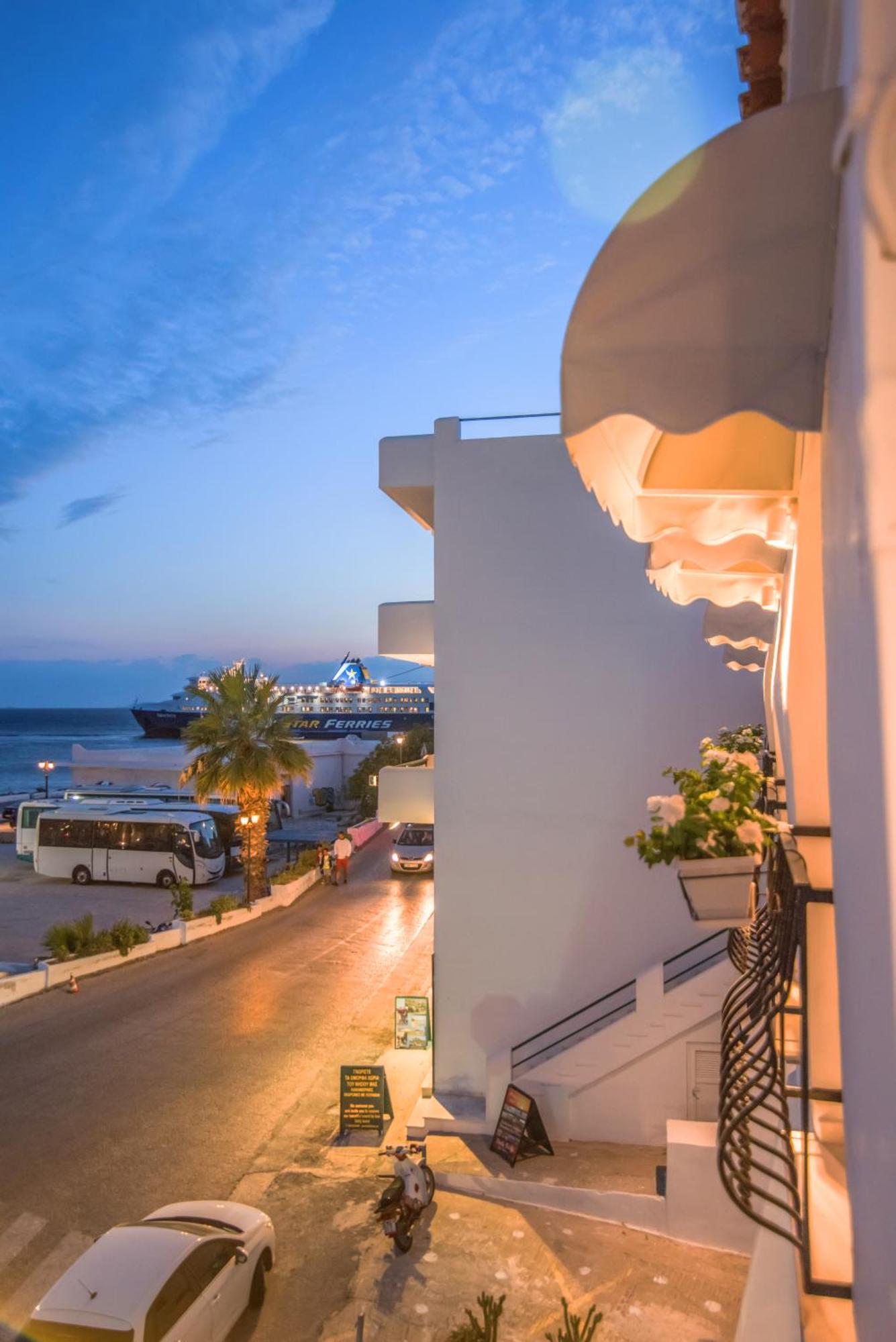 Fratelli Family Rooms Tinos Bagian luar foto
