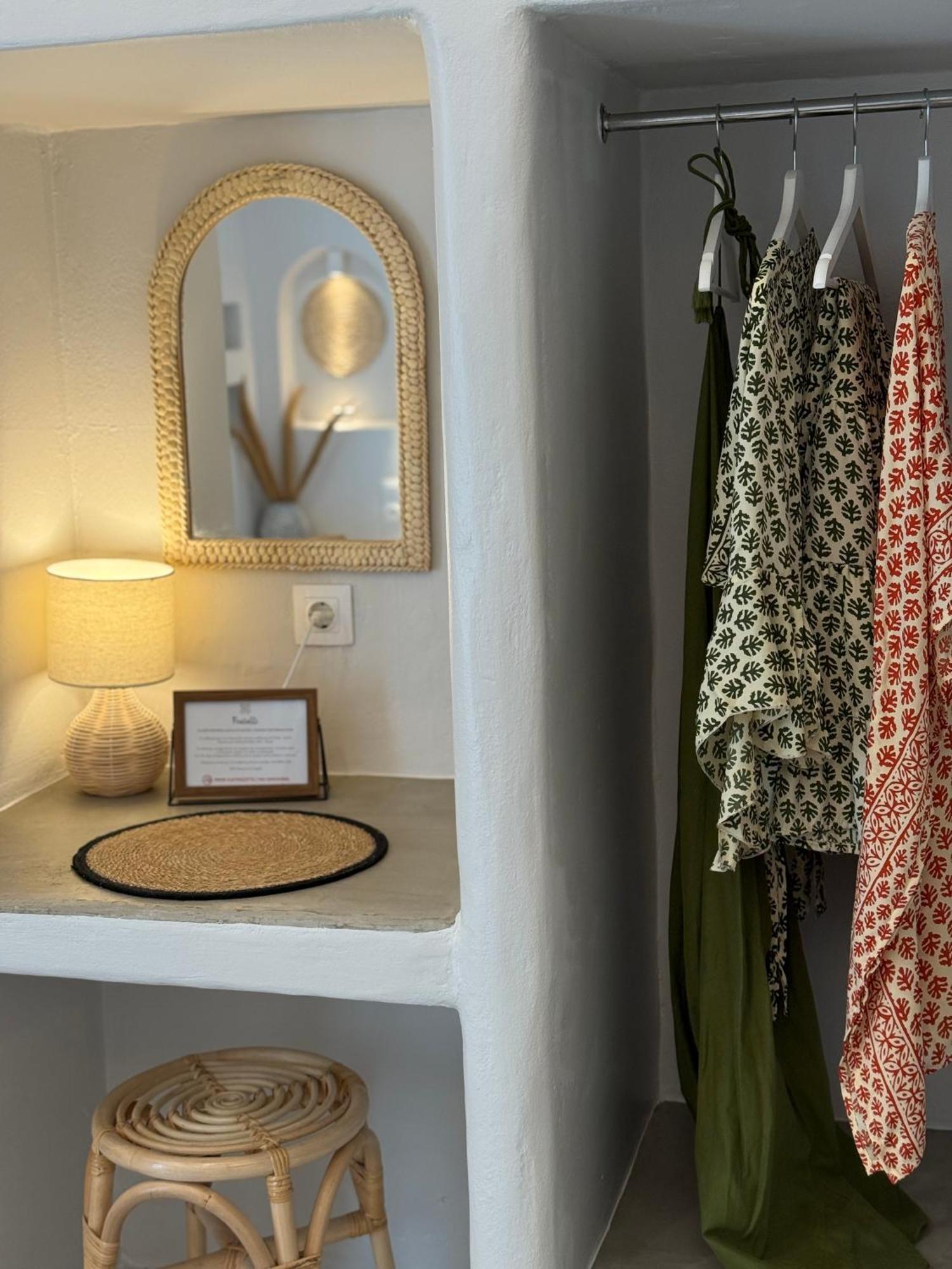 Fratelli Family Rooms Tinos Bagian luar foto